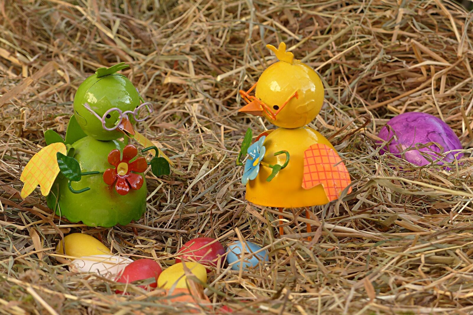 Panasonic Lumix DMC-FZ200 sample photo. Easter, easter eggs, figure photography