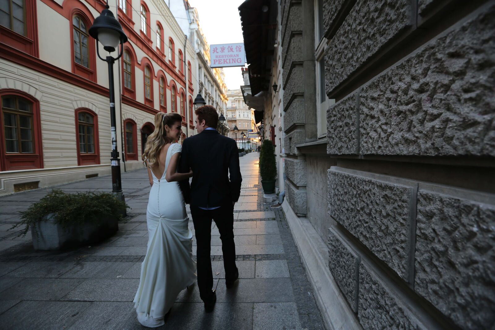 Canon EF 16-35mm F2.8L II USM sample photo. Wife, wedding dress, husband photography