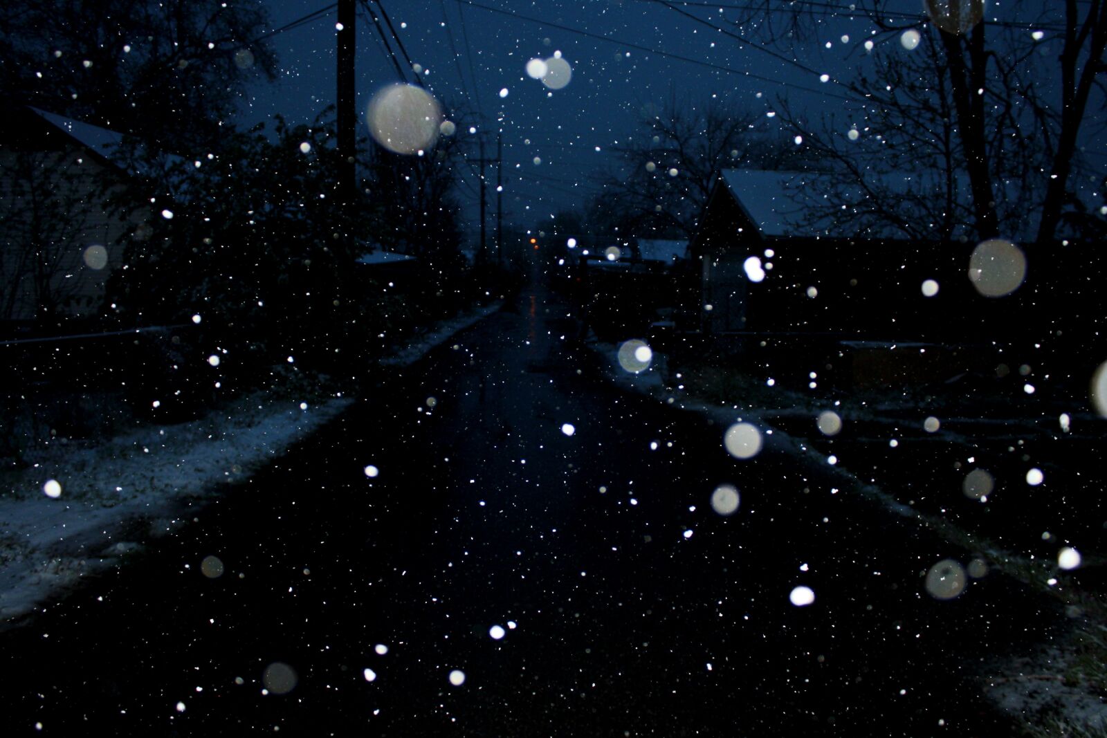 f/3.5-5.6 IS sample photo. Night, nighttime, snow, snowflake photography