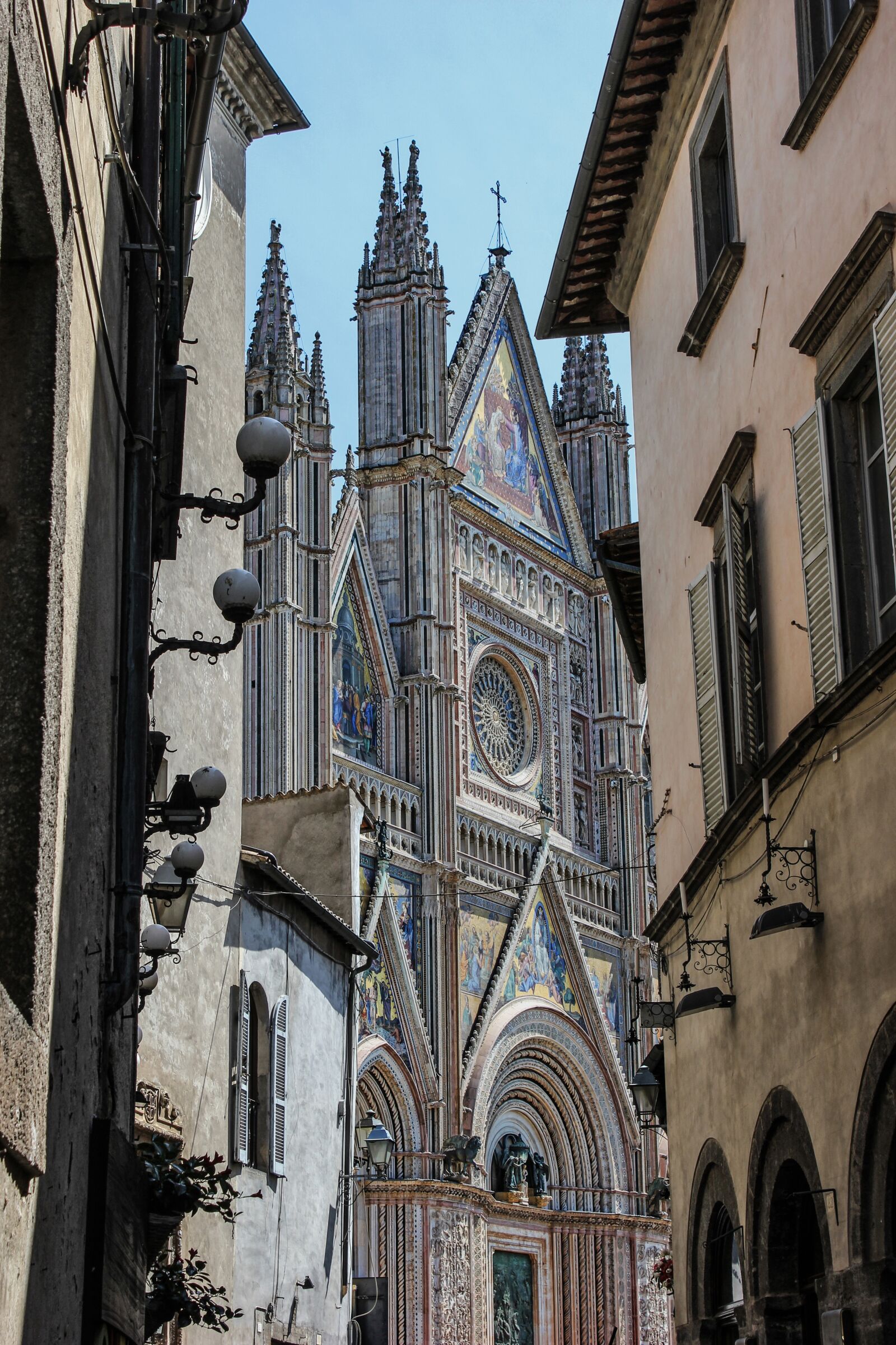 Canon EOS 550D (EOS Rebel T2i / EOS Kiss X4) sample photo. Glimpse, duomo, architecture photography