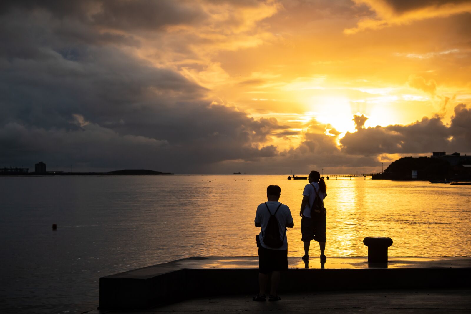 Canon EOS 1300D (EOS Rebel T6 / EOS Kiss X80) sample photo. Sunset, people, couple photography
