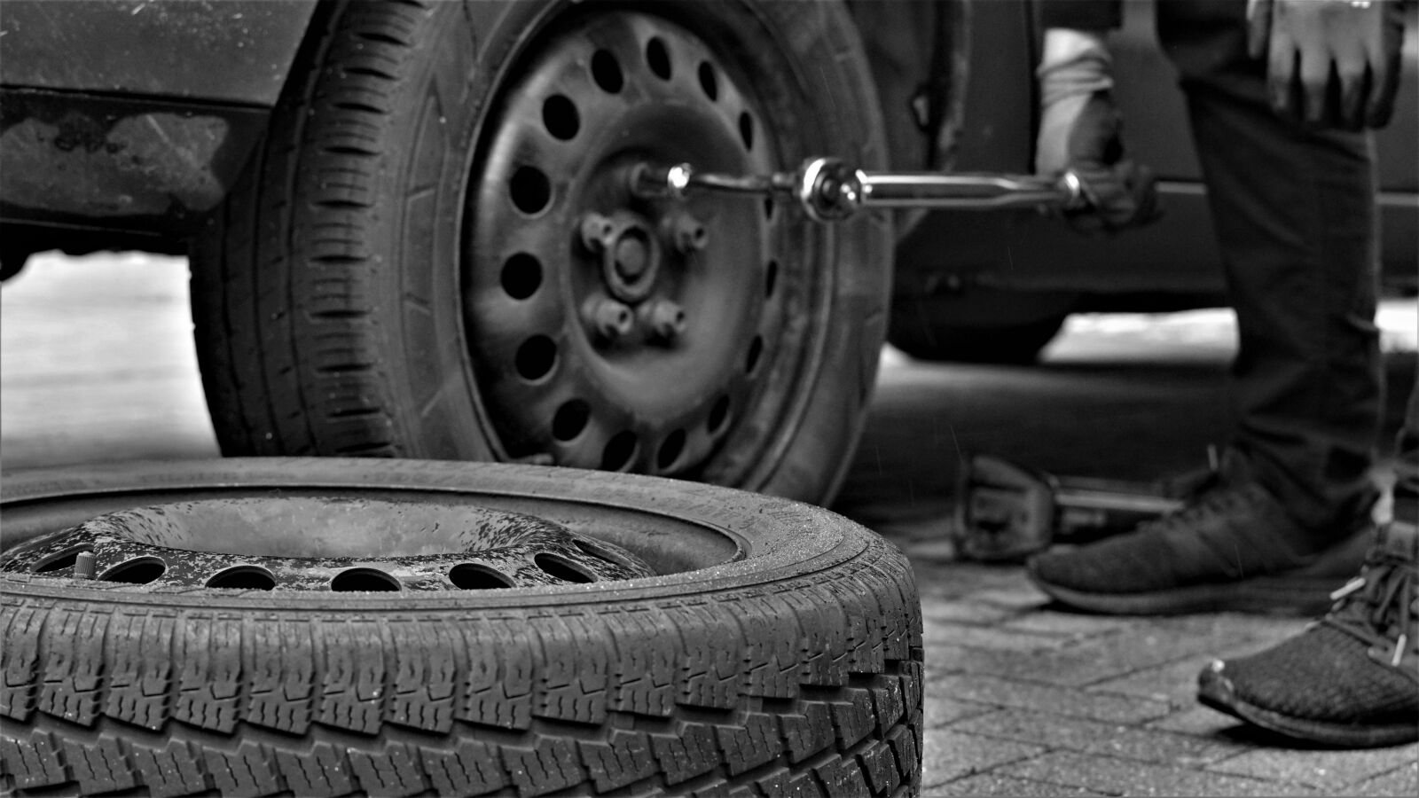 Sony FE 50mm F1.8 sample photo. Winter tires, tire service photography