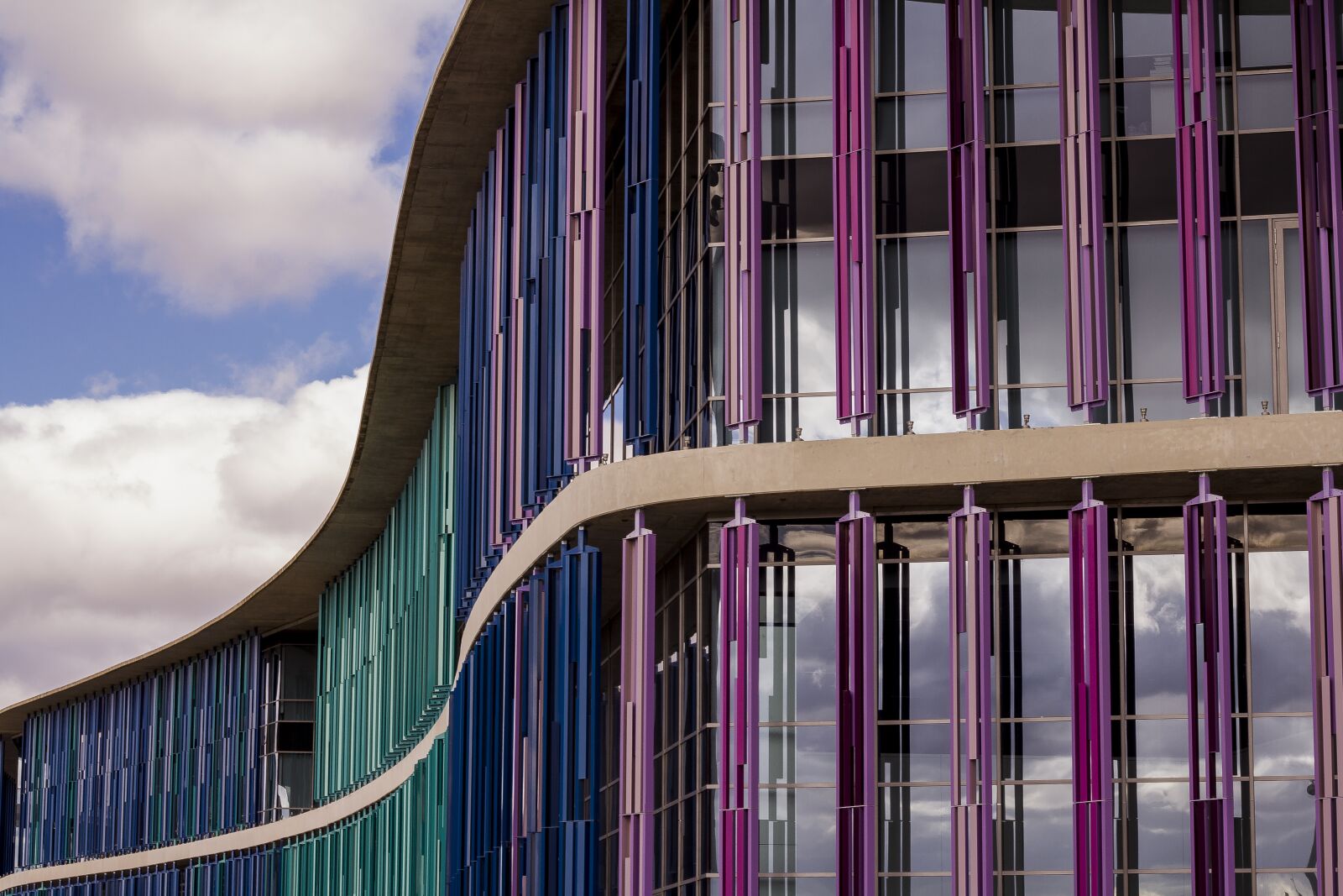 Canon EOS 60D + Canon EF 50mm F1.8 STM sample photo. Building, modern, lines photography