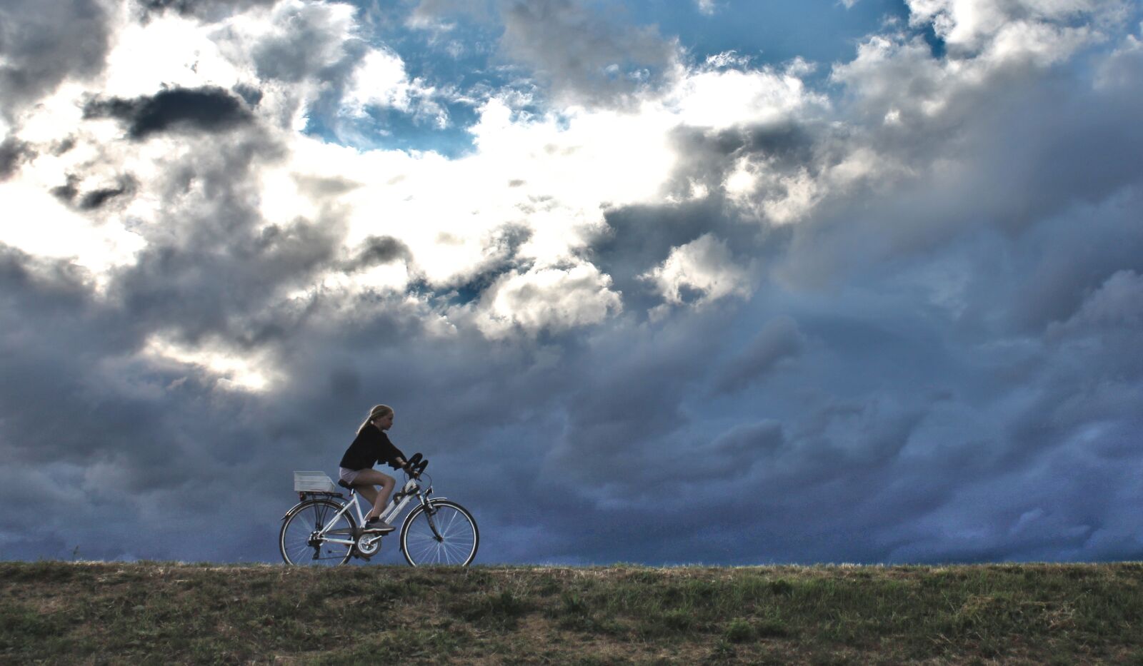 Canon EOS 1100D (EOS Rebel T3 / EOS Kiss X50) sample photo. Cycling, cycle, sky photography