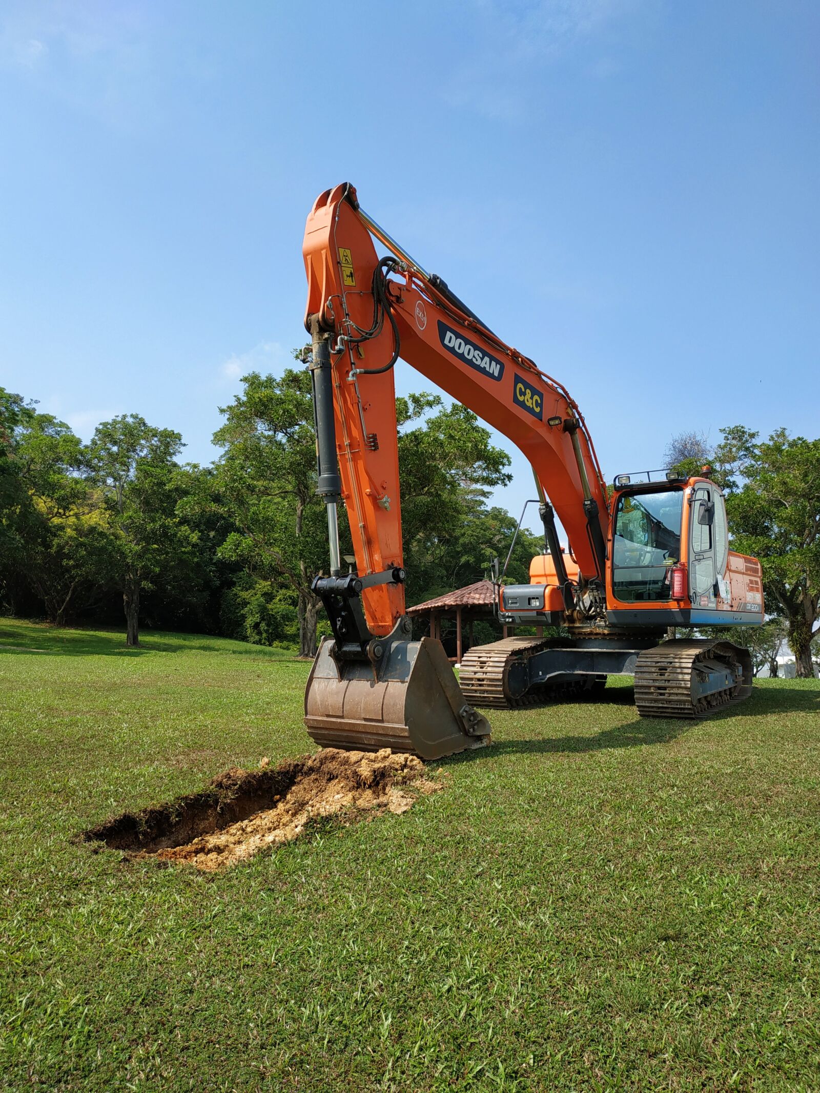 Xiaomi MI MAX 3 sample photo. Excavator, park, works photography
