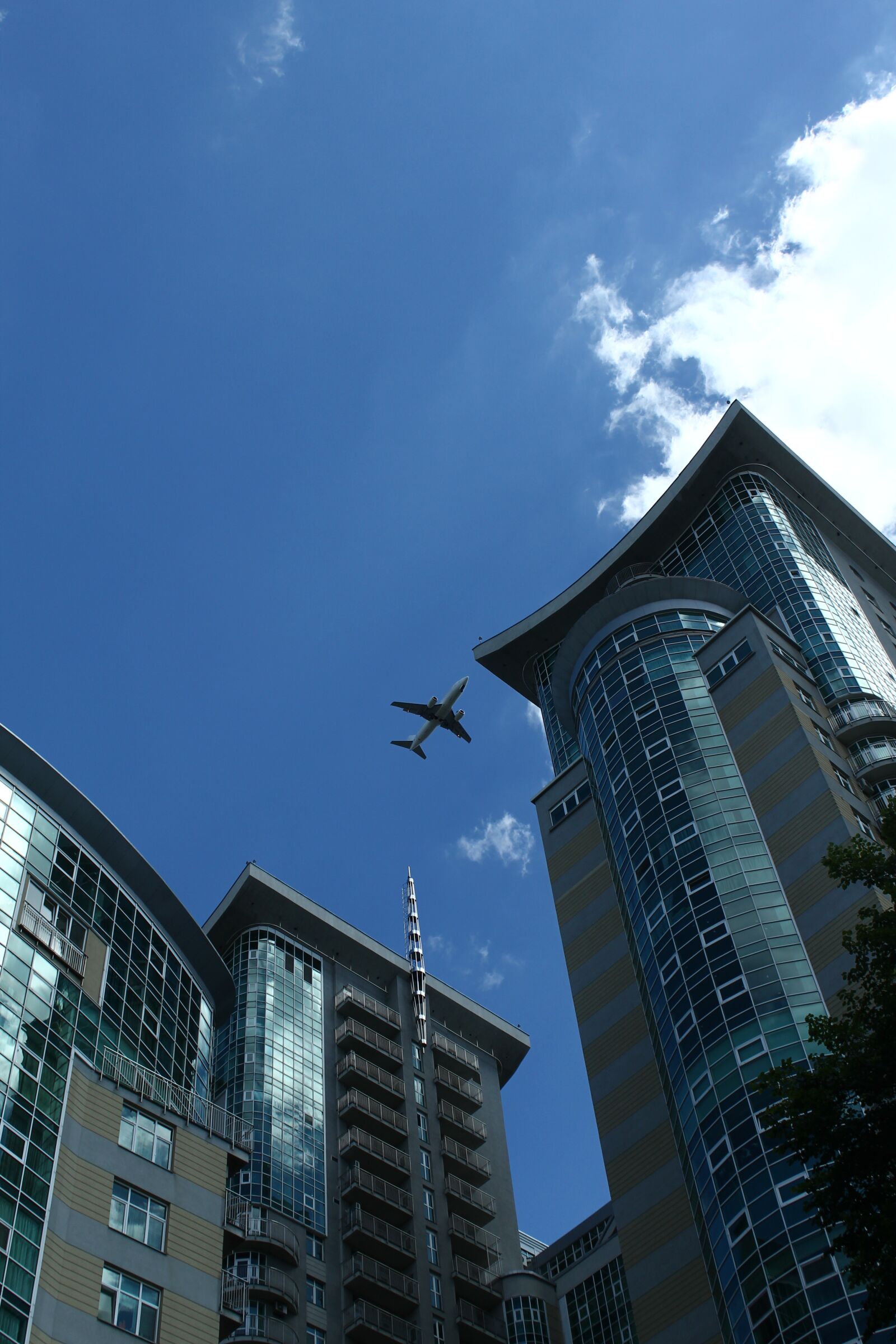 Canon EOS 1100D (EOS Rebel T3 / EOS Kiss X50) sample photo. Height, plane, house photography