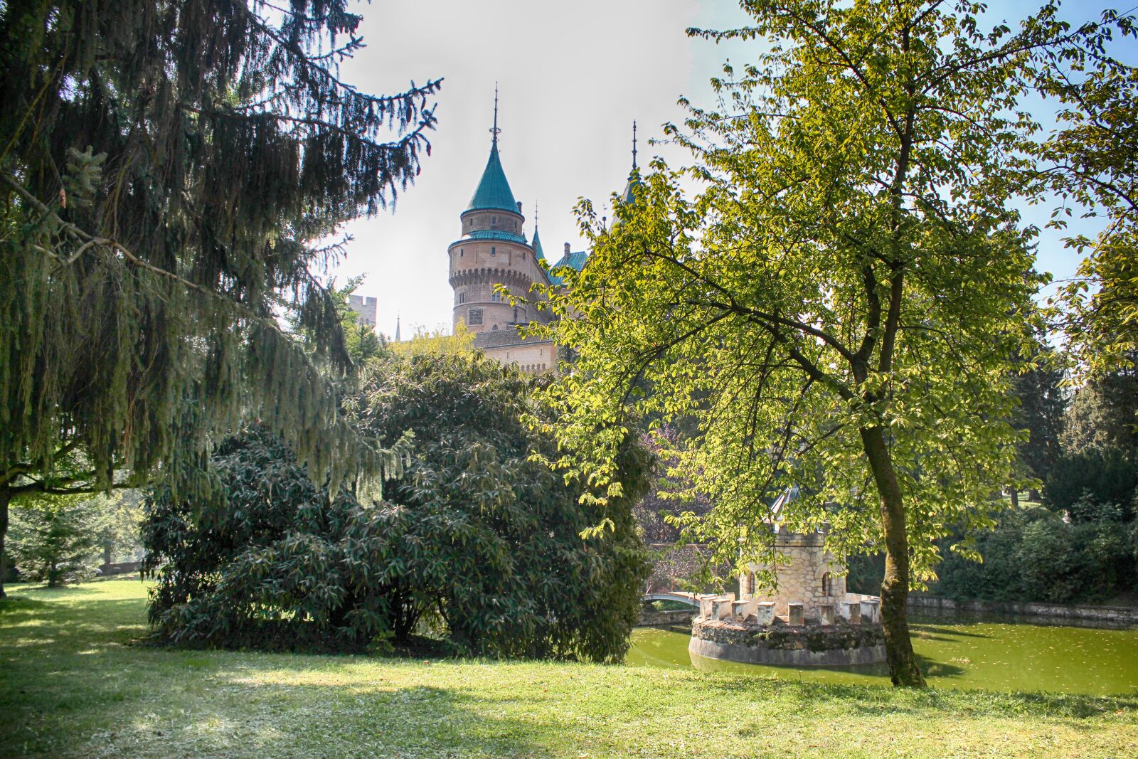 Canon EOS 1300D (EOS Rebel T6 / EOS Kiss X80) sample photo. Bojnice castle, slovakia, lock photography