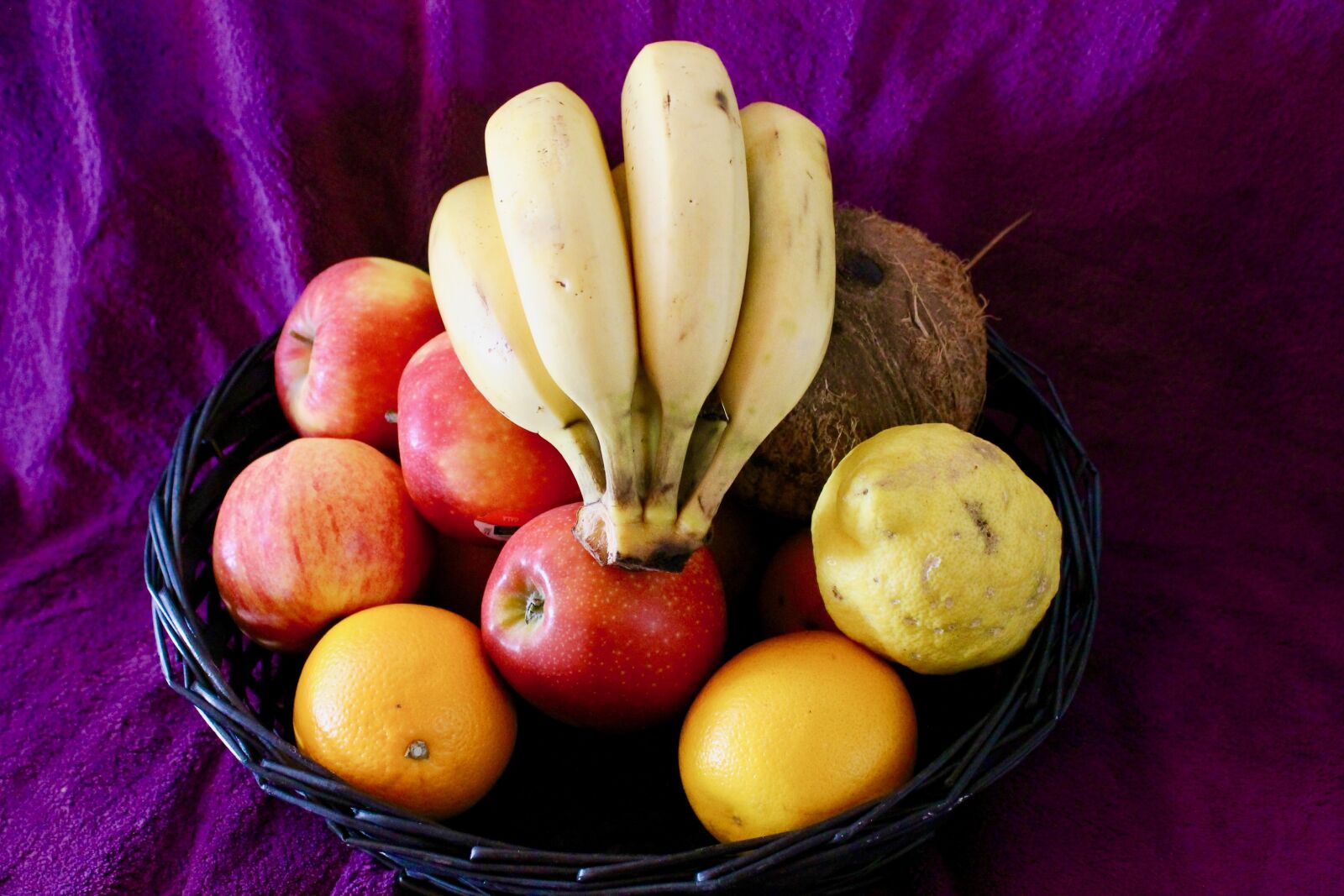 Canon EOS 1100D (EOS Rebel T3 / EOS Kiss X50) sample photo. Fruit, recycle bin, banana photography
