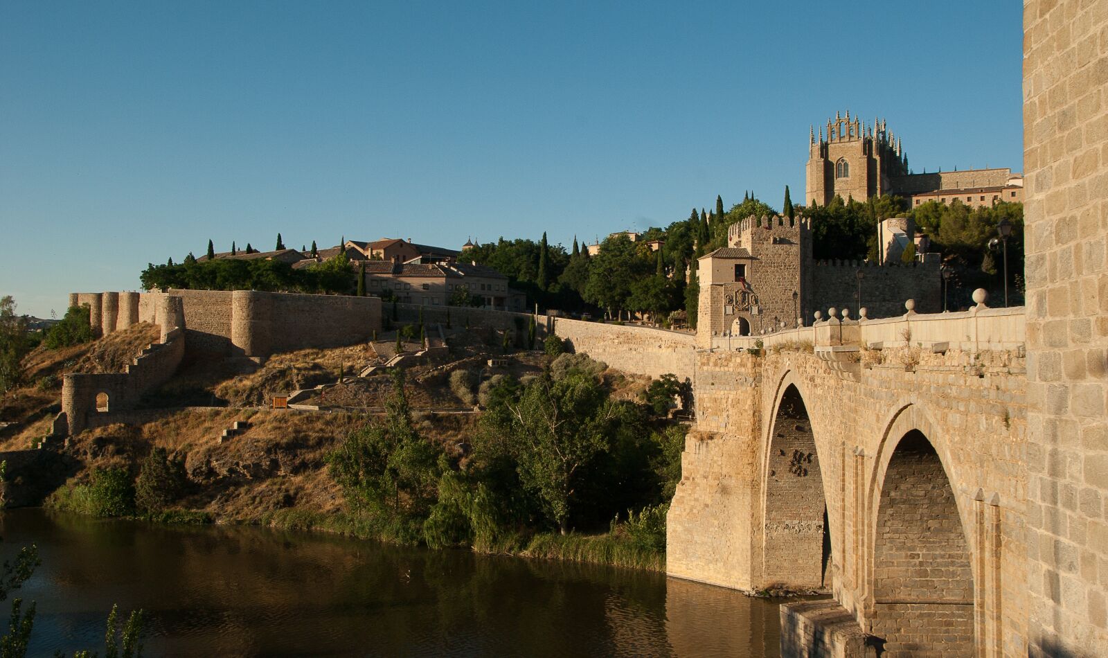 Pentax K10D sample photo. Spain, toledo, bridge photography