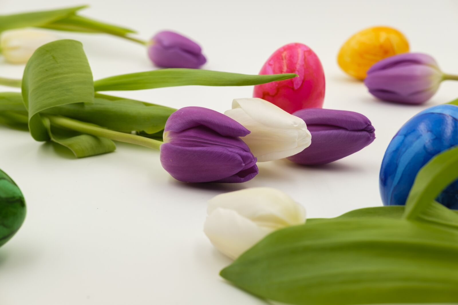 Fujifilm X-T2 + Fujifilm XF 35mm F2 R WR sample photo. Egg, easter eggs, colorful photography