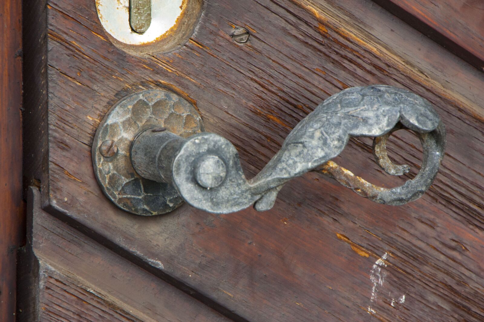 Canon EOS 450D (EOS Rebel XSi / EOS Kiss X2) sample photo. Door handle, old, door photography