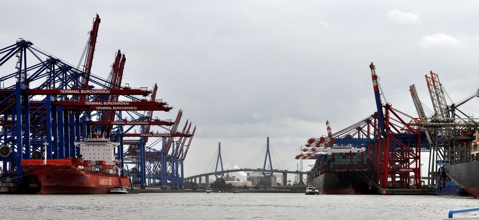 Nikon D5000 sample photo. Hamburg, port, ship photography