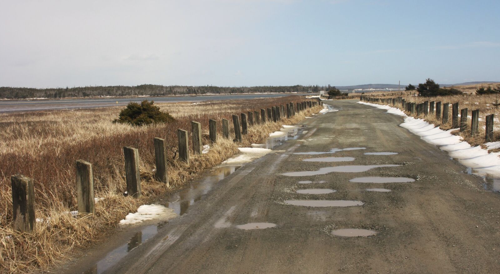 Canon EOS 1000D (EOS Digital Rebel XS / EOS Kiss F) sample photo. Beach, road, post photography