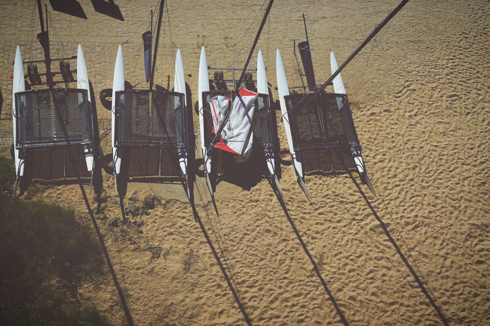 FE 35mm F0 ZA sample photo. Beach, boats, outdoors photography