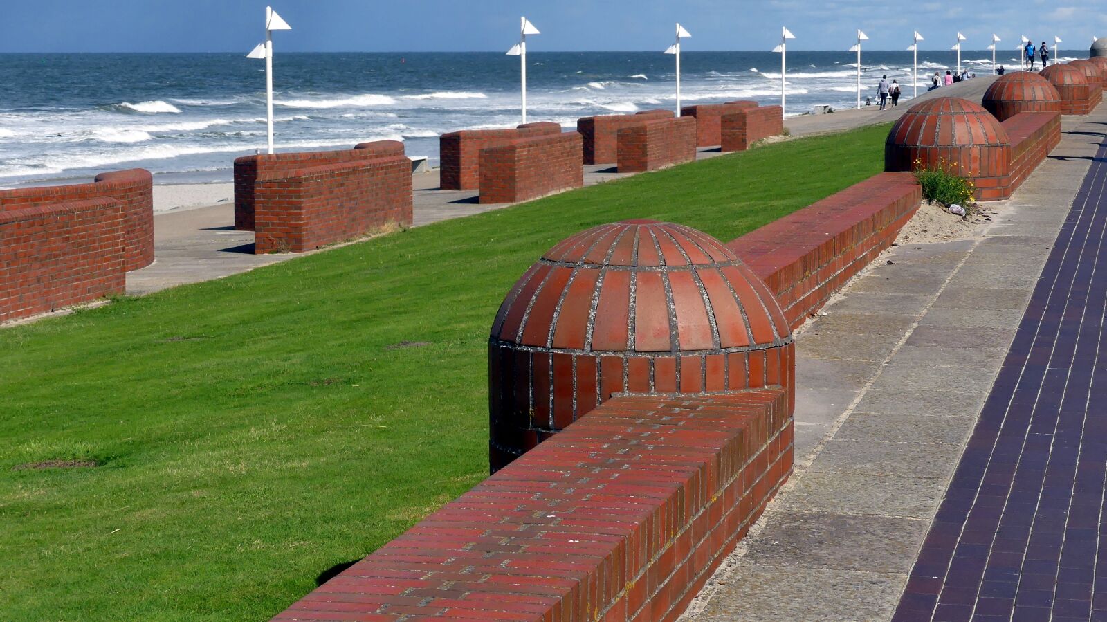 Panasonic Lumix DMC-FZ300 sample photo. Norderney, north sea, promenade photography