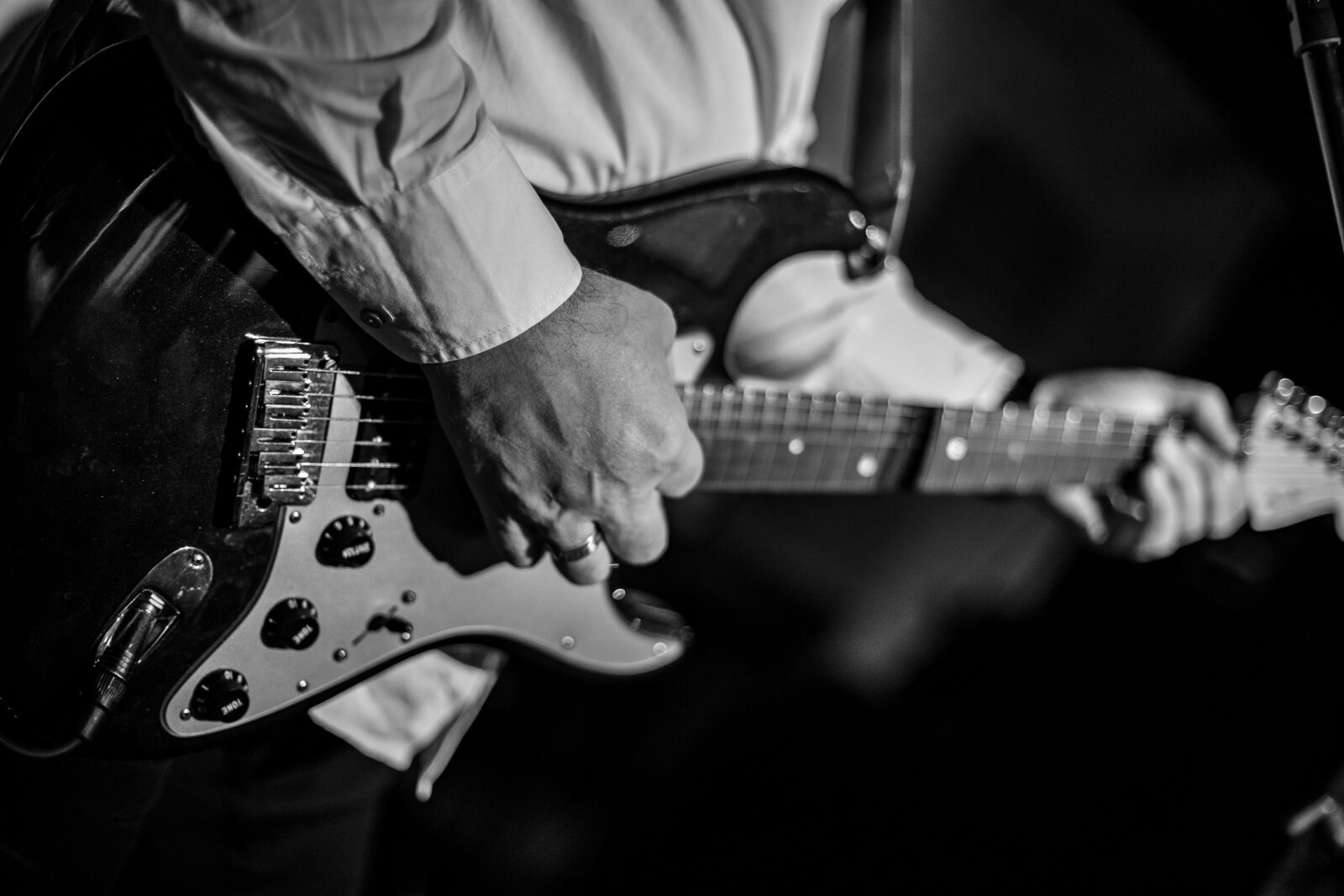 Canon EOS 6D + Canon EF 50mm F1.4 USM sample photo. Musician, guitar, music photography