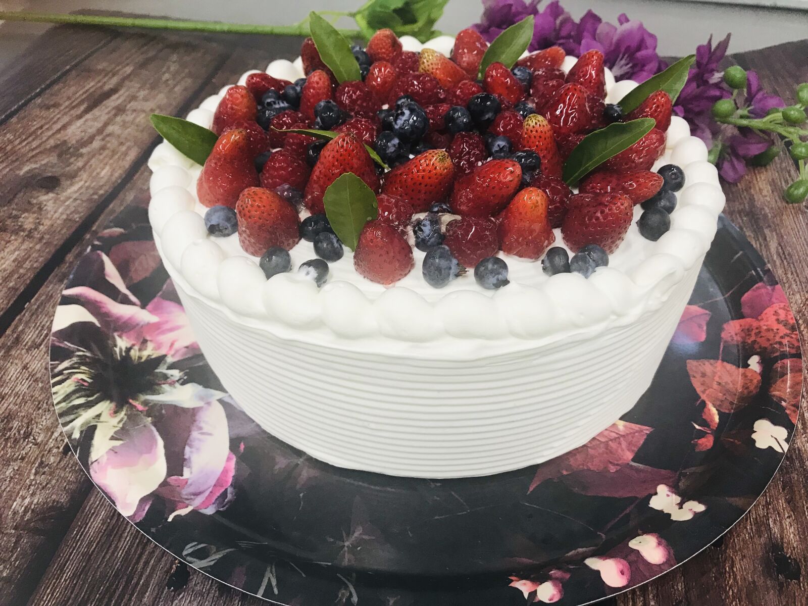iPhone 7 back camera 3.99mm f/1.8 sample photo. Birthday, wares, pastry photography
