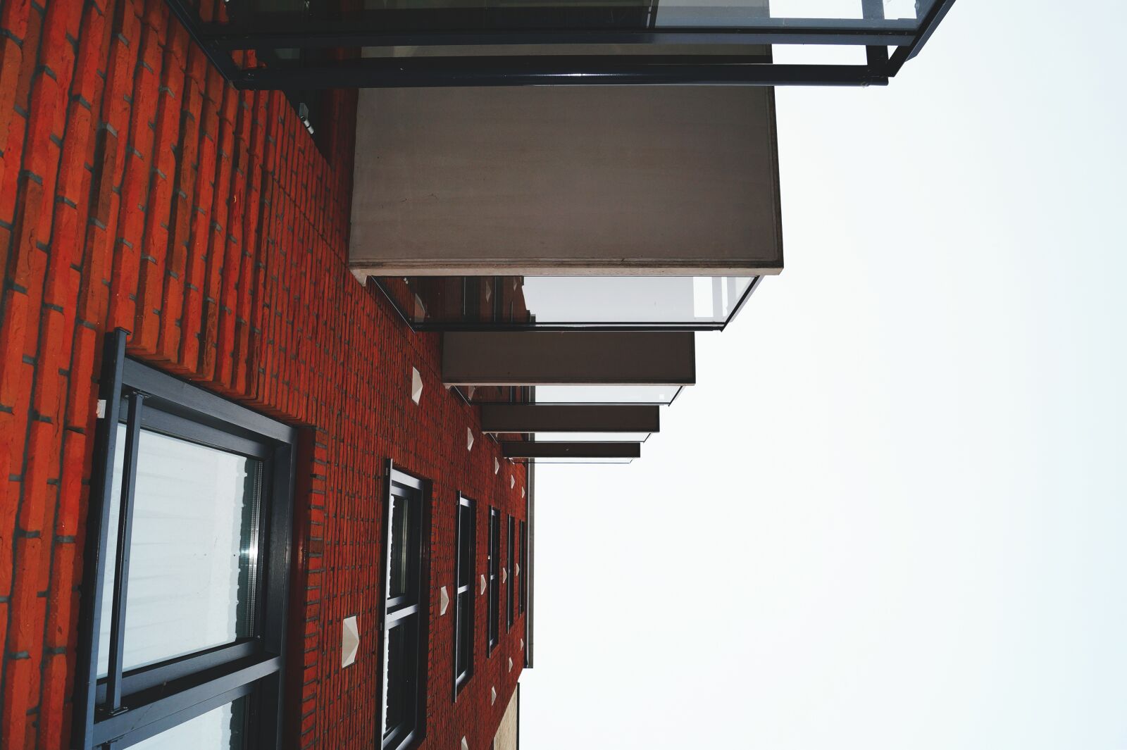 Sony DT 18-55mm F3.5-5.6 SAM II sample photo. Architecture, bricks, building, daylight photography