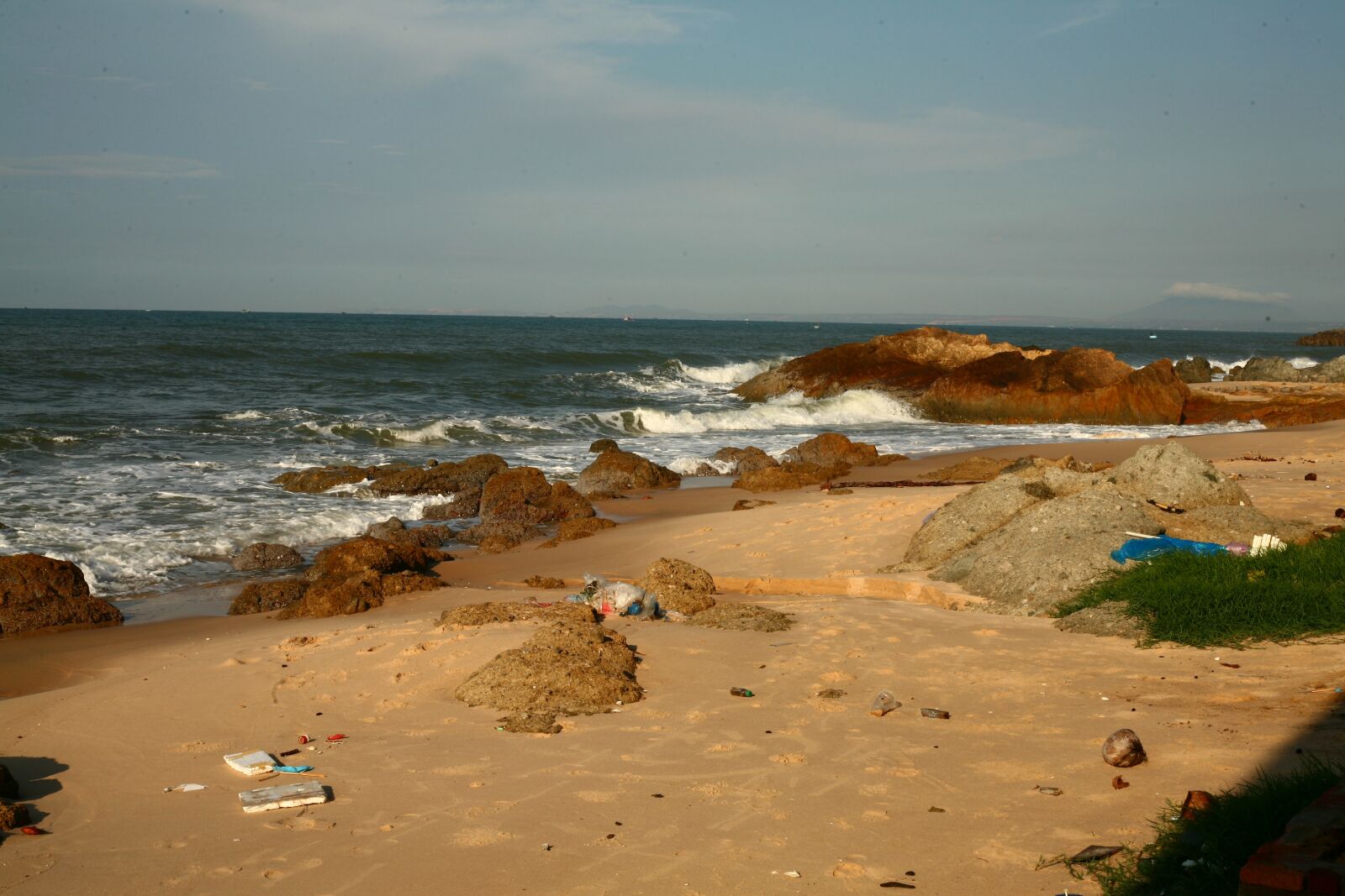 Canon EOS 5D sample photo. Plastic, ocean, pollution photography
