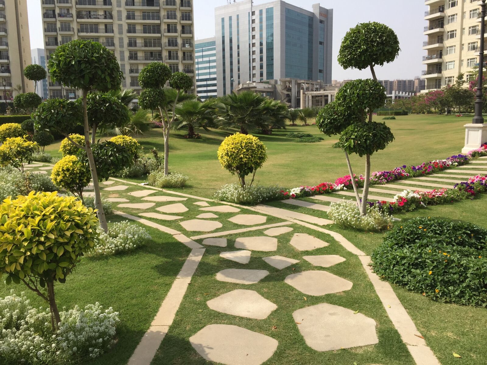 iPhone 6 Plus back camera 4.15mm f/2.2 sample photo. Park in a city photography