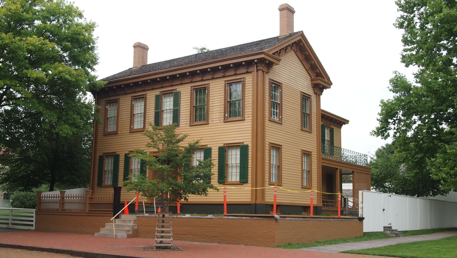 Olympus PEN E-PL3 sample photo. Lincoln, residence, springfield photography