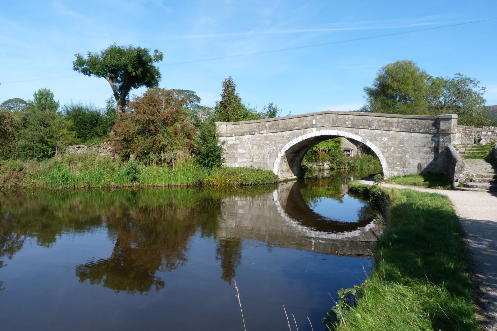 Panasonic Lumix DMC-FZ40 (Lumix DMC-FZ45) sample photo. Canal, bridge, reflections photography