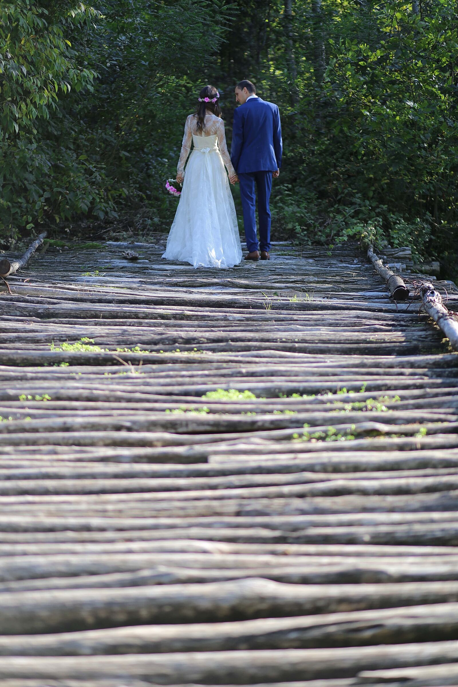 Canon EOS 6D sample photo. Wooden, bridge, walking, groom photography