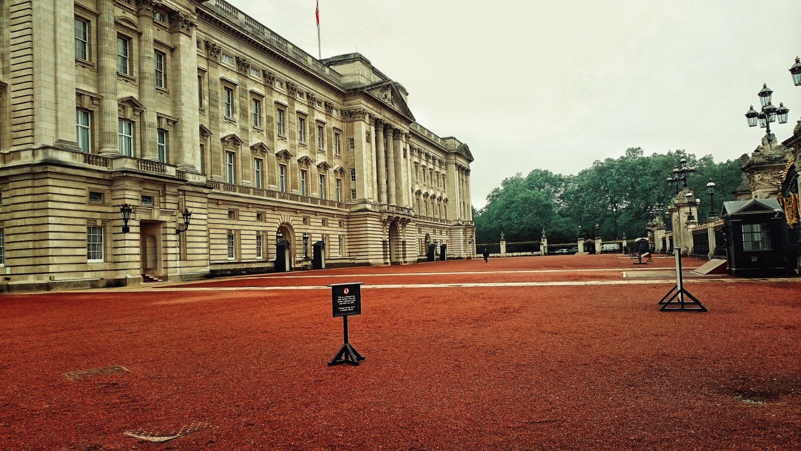 Sony Xperia Z3 Compact sample photo. Buckingham, palace, london, queen photography