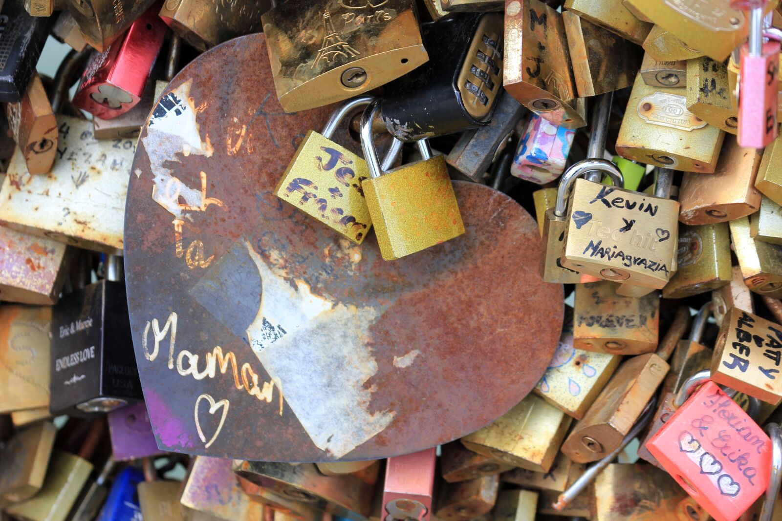 Canon EOS 550D (EOS Rebel T2i / EOS Kiss X4) sample photo. Pont des arts, paris photography
