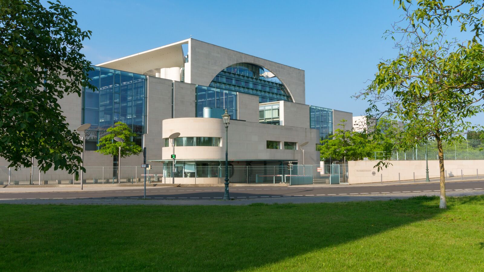 Sony Alpha a5000 (ILCE 5000) sample photo. Federal chancellery, architecture, modern photography