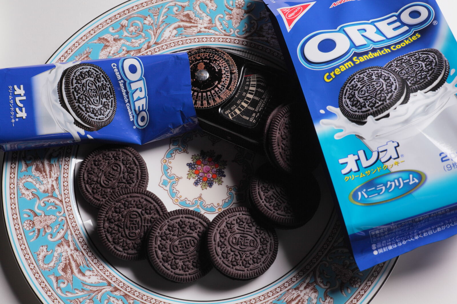 Canon EOS 5D Mark II sample photo. Biscuits, black, blue, brown photography