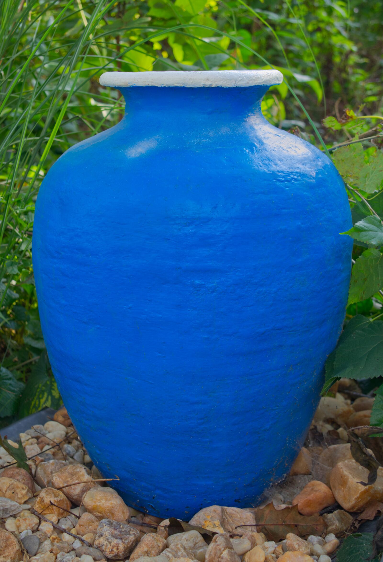 Canon PowerShot G1 X Mark III sample photo. Blue vase, garden, pottery photography