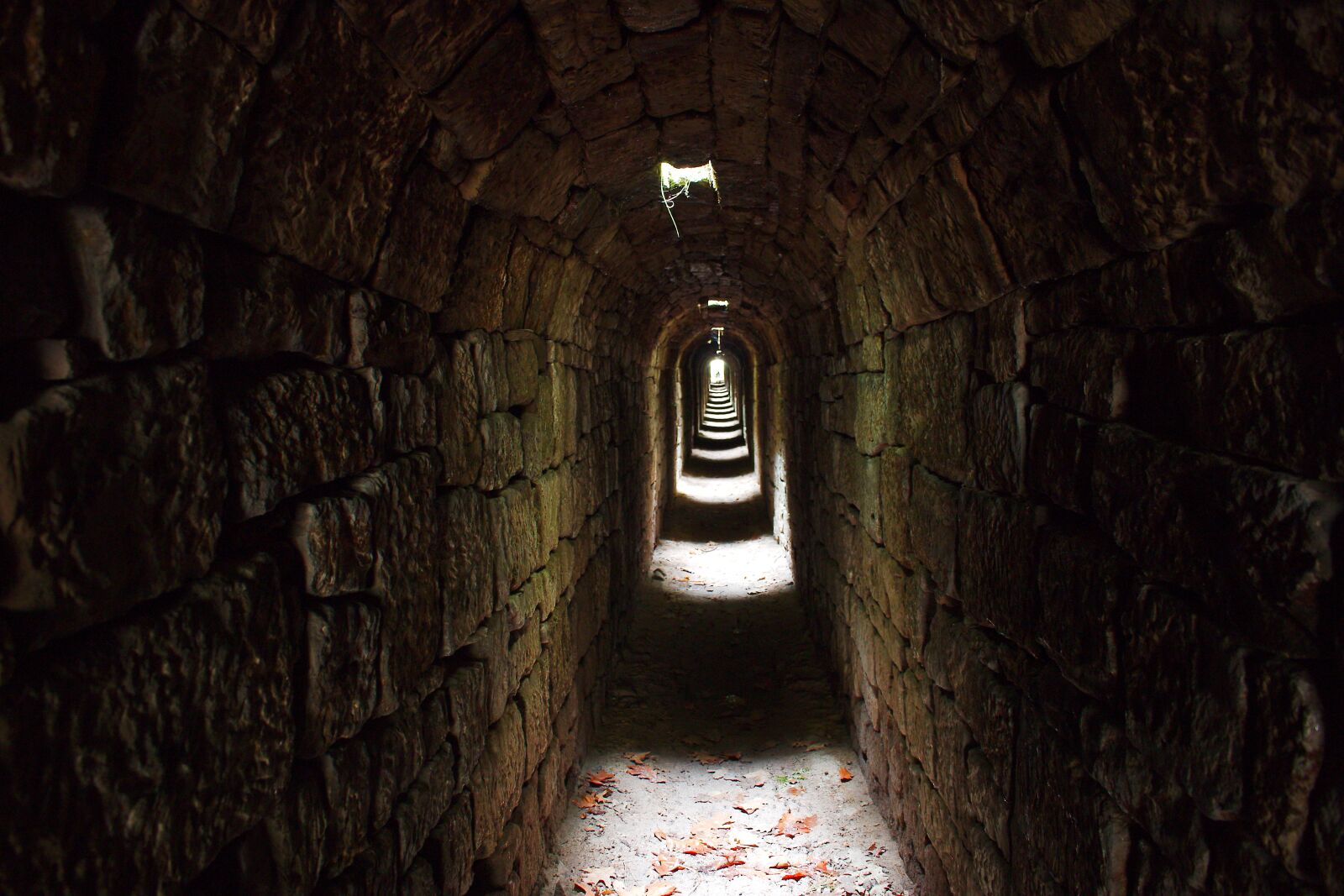 Canon EOS 70D sample photo. Tunnel, metro, darkness photography