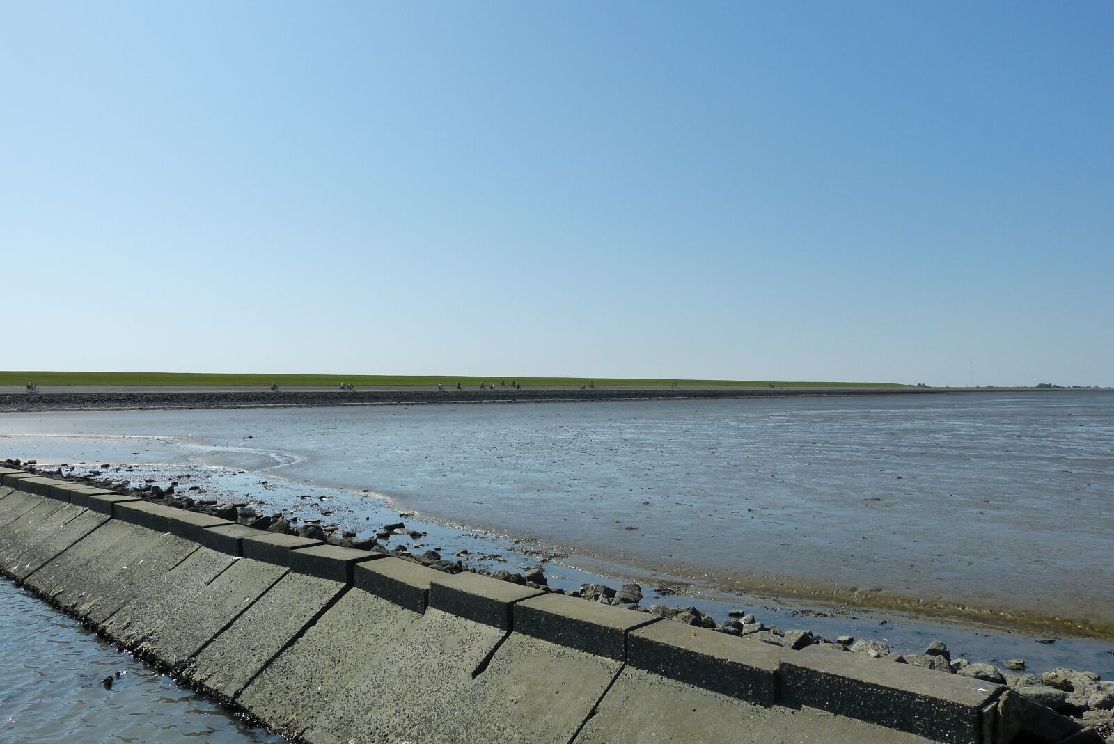 Panasonic Lumix DMC-FZ150 sample photo. North sea, dike, landscape photography