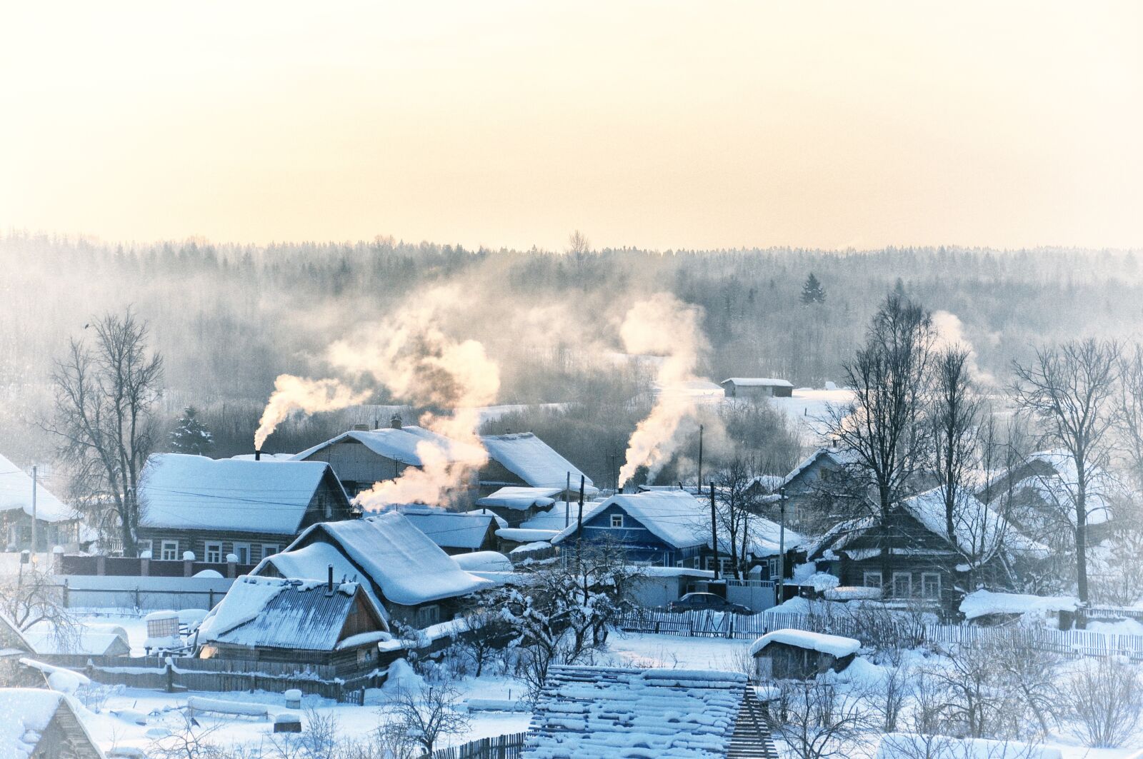 Nikon D90 sample photo. Winter, village, smoke photography