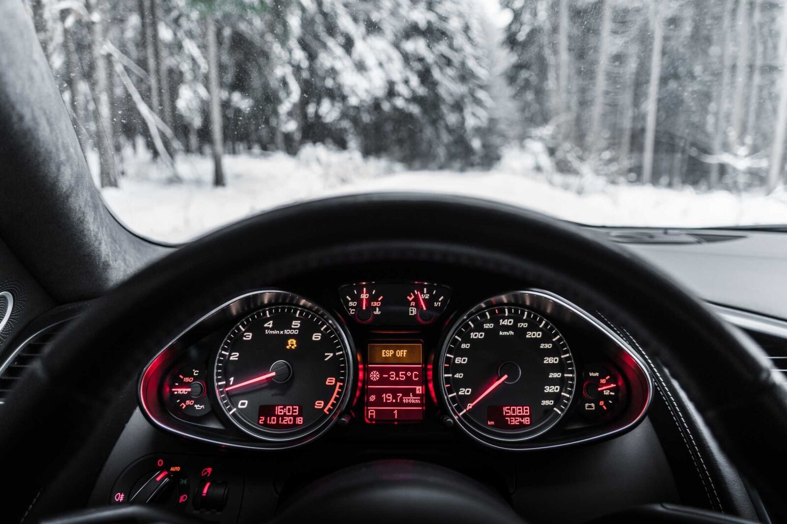 Sony a7 II + Sony FE 24-240mm F3.5-6.3 OSS sample photo. Car, dashboard, vehicle photography