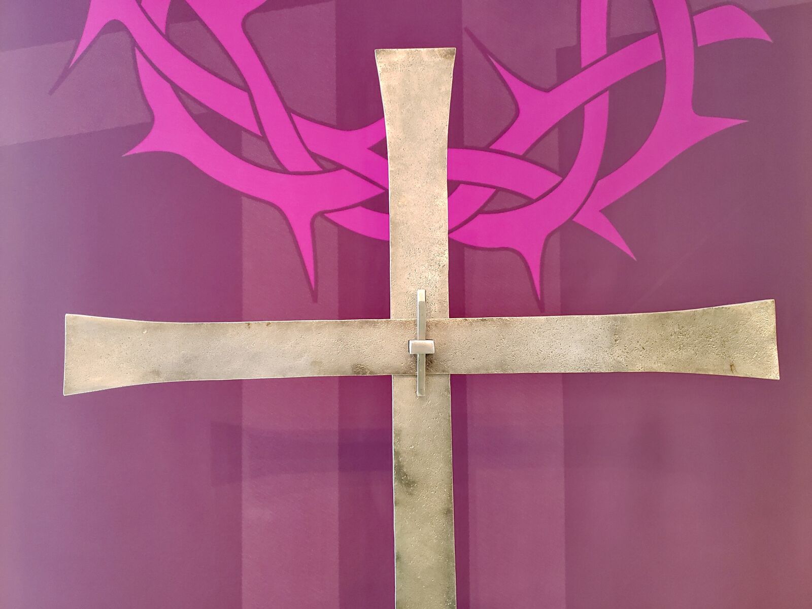 Samsung Galaxy S9 sample photo. Cross, crown, thorns photography