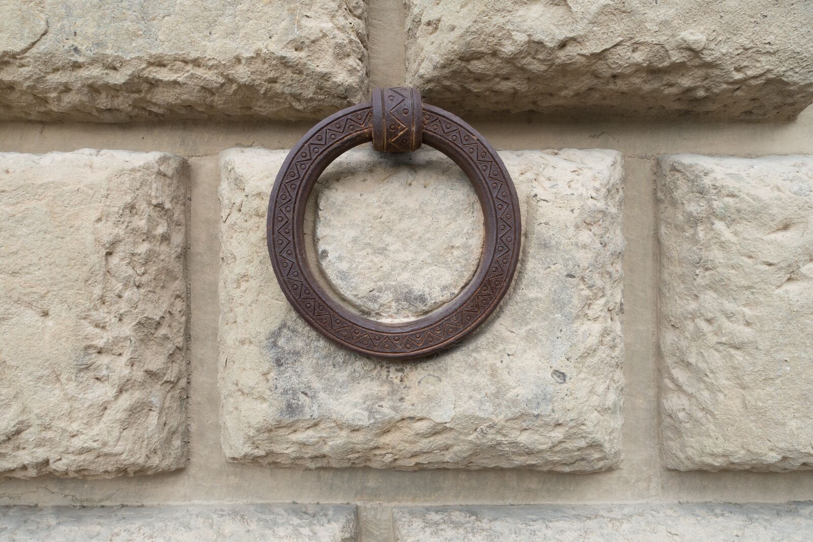 Sony Cyber-shot DSC-RX100 III sample photo. Wall, thick, block photography