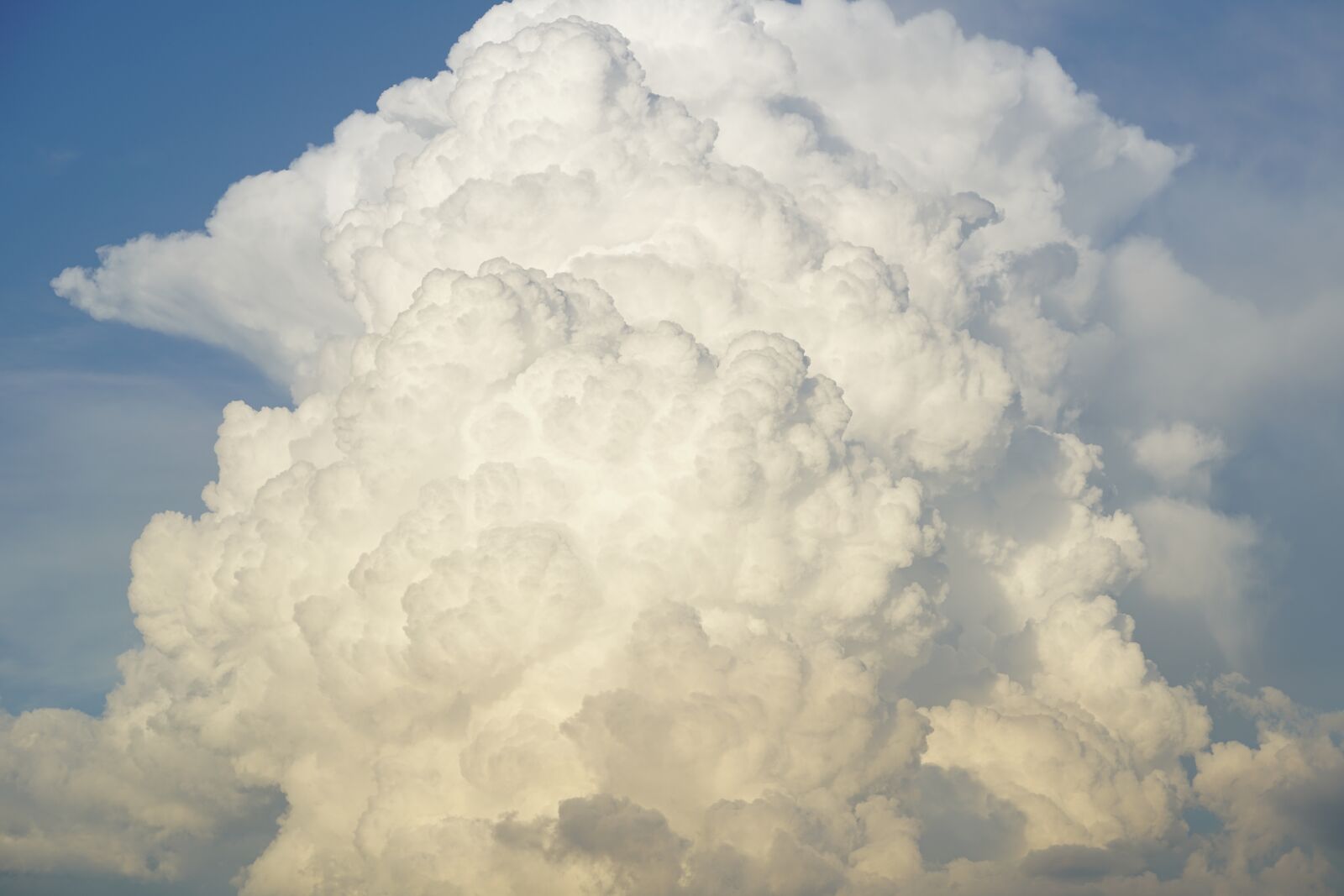 Sony a7R II + Sony FE 90mm F2.8 Macro G OSS sample photo. Cumulus cloud, cumulus, cloud photography