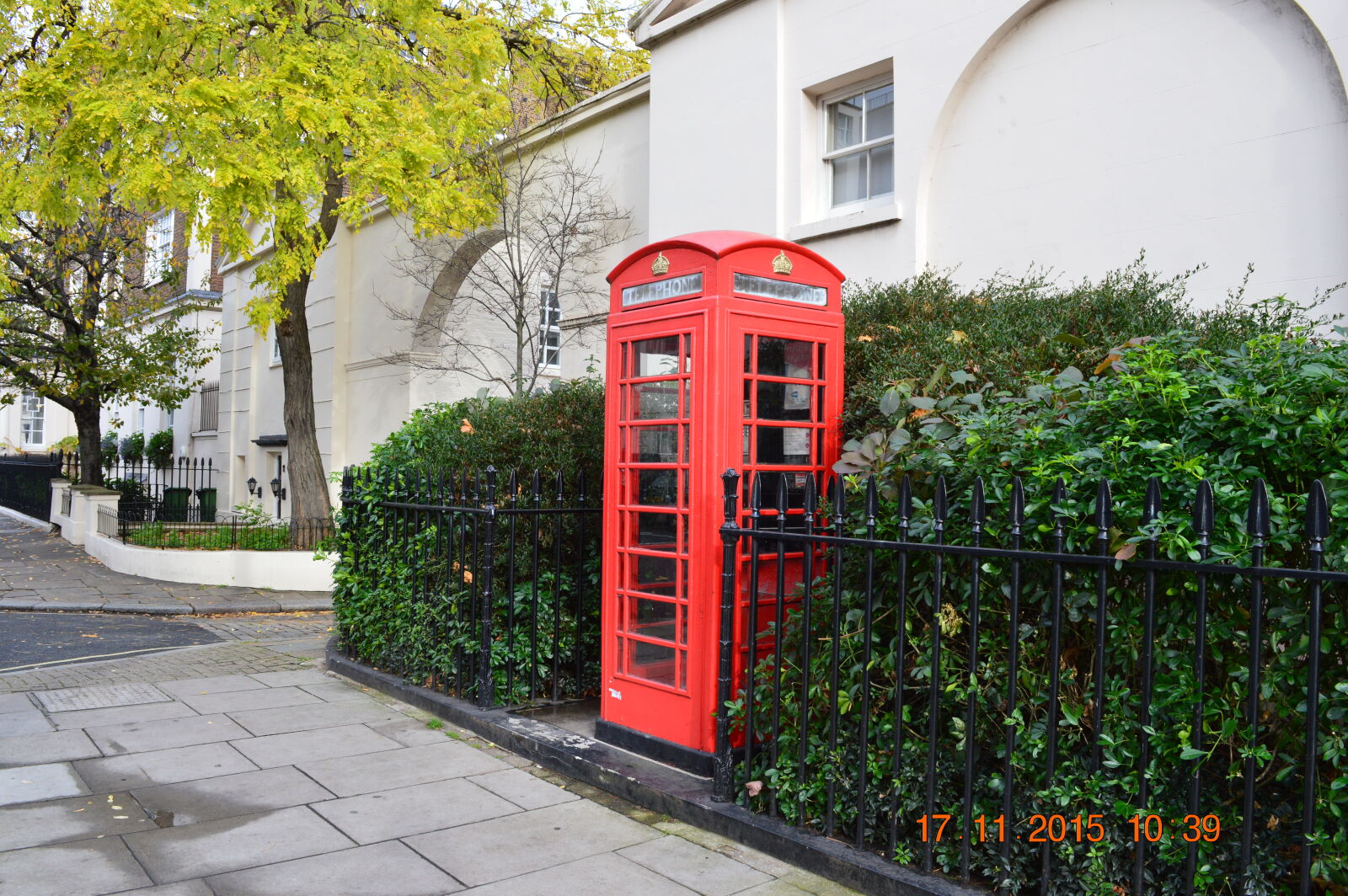 Nikon D3200 sample photo. Red, phone, booth, red photography