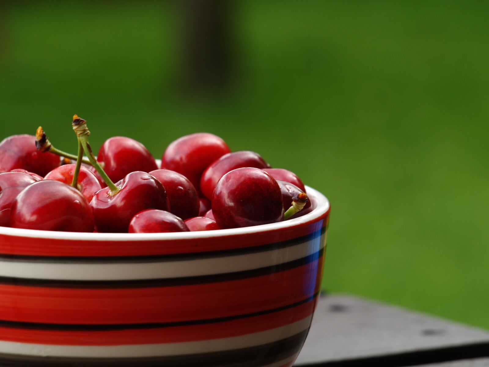 Olympus E-500 (EVOLT E-500) sample photo. Eating, fruit, healthy photography