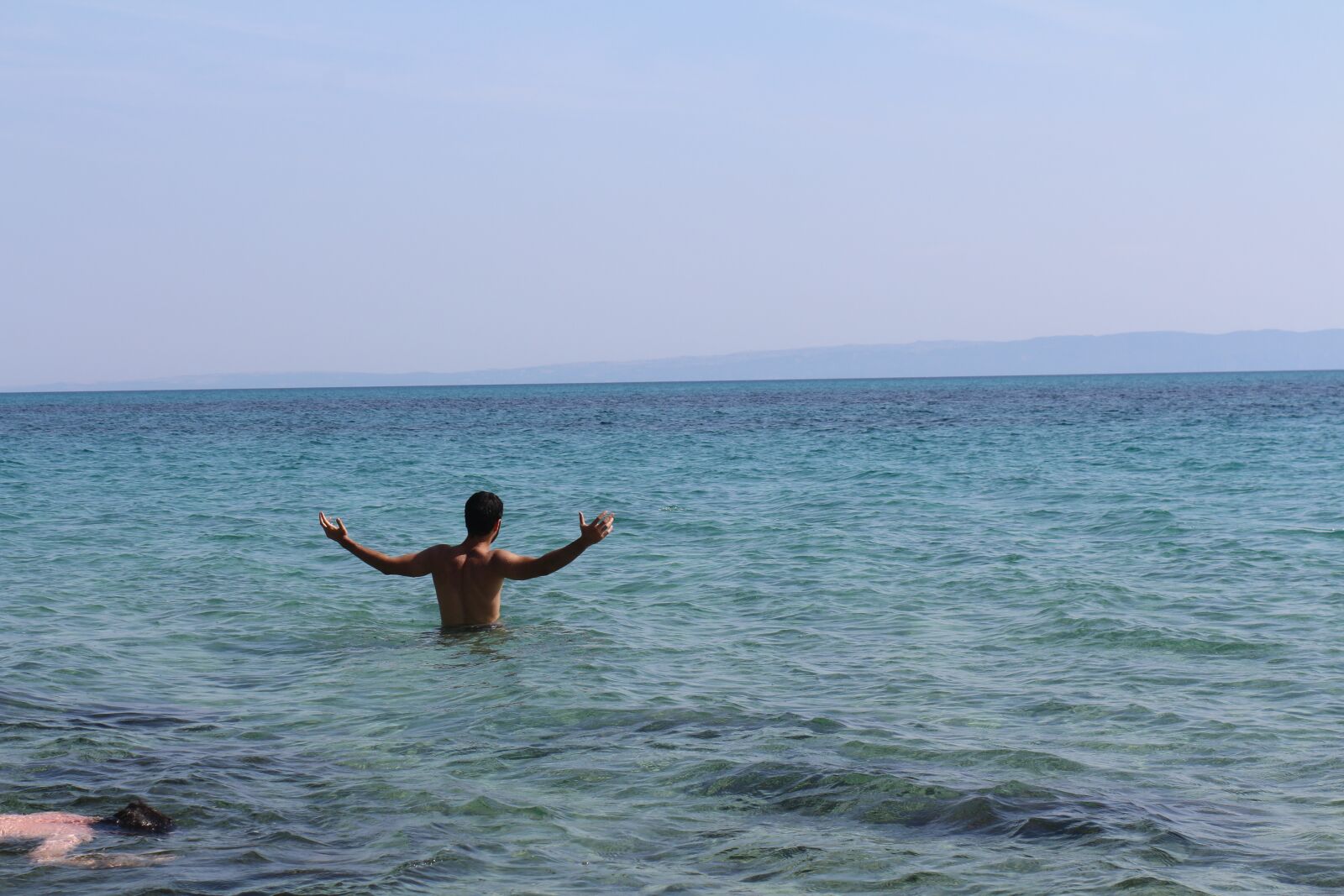 Canon EOS 650D (EOS Rebel T4i / EOS Kiss X6i) sample photo. Hands up, swimming, sea photography