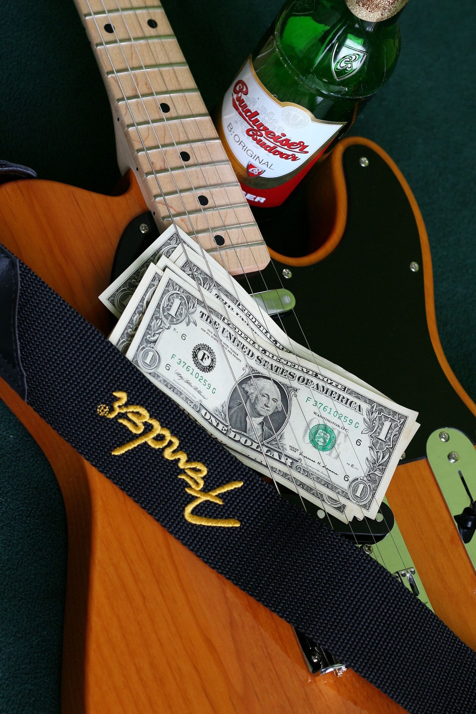Canon EOS 700D (EOS Rebel T5i / EOS Kiss X7i) + Canon EF 50mm F1.8 STM sample photo. Guitar, music, musical instrument photography