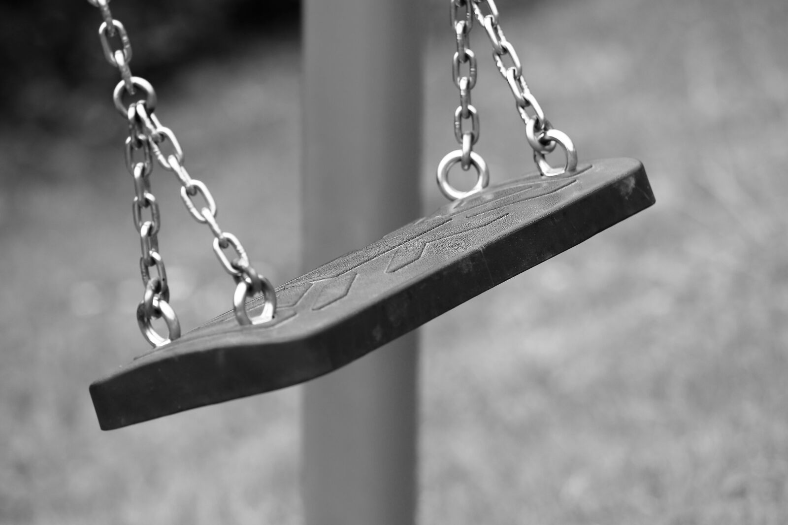 Canon EF 70-300 F4-5.6 IS II USM sample photo. Empty swing, swinging, depopulation photography