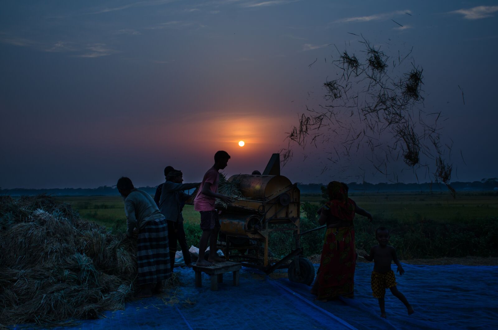 Nikon D7000 sample photo. Working peoples, sunset, machine photography