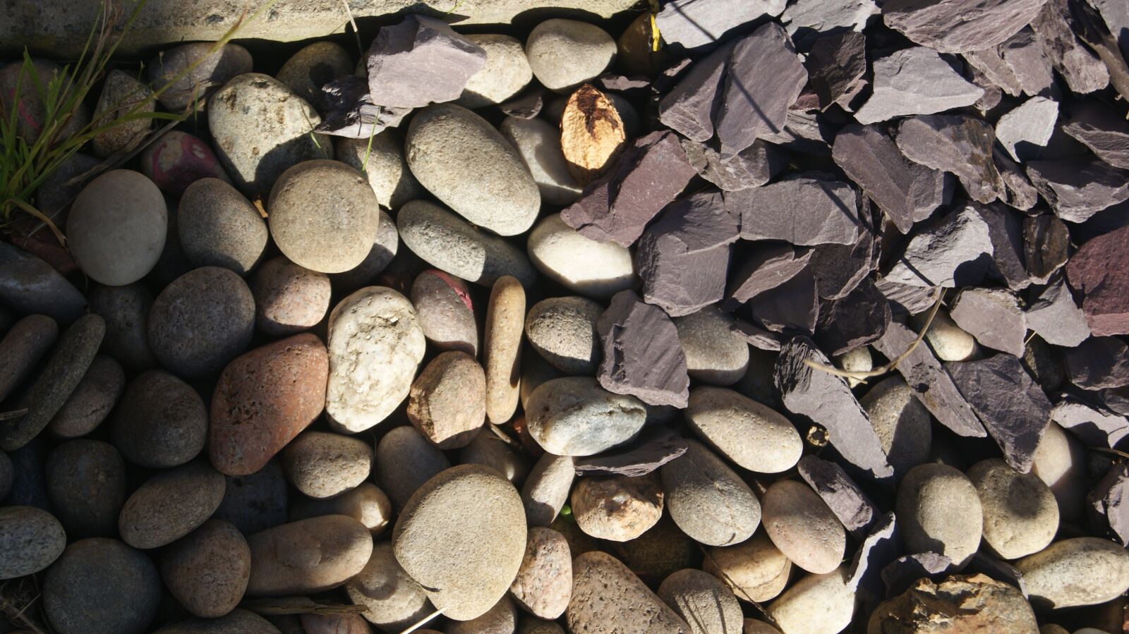 Sony Alpha DSLR-A230 sample photo. Stones, textures, road photography