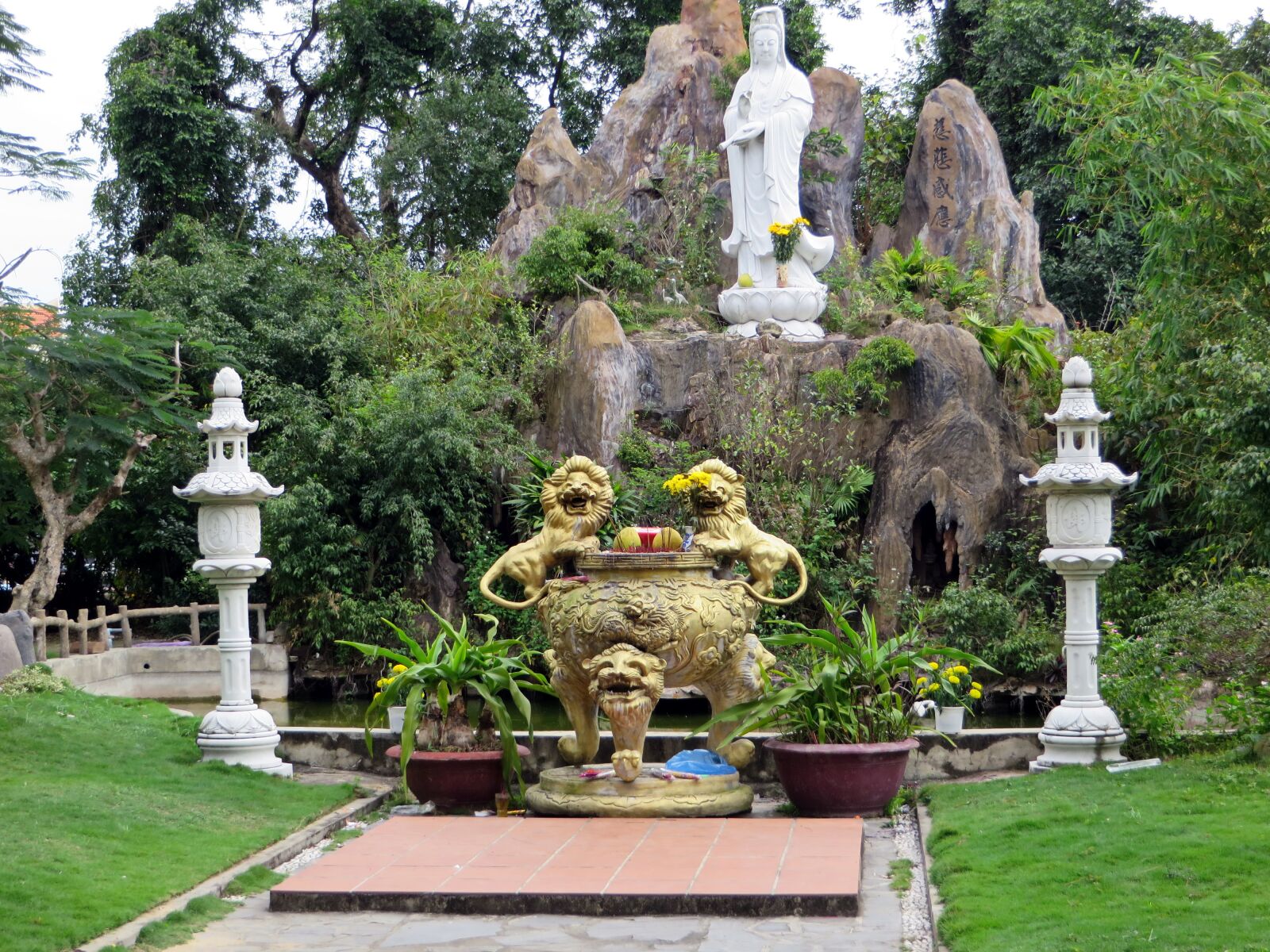 Canon PowerShot SX270 HS sample photo. Viet nam, temple, gods photography