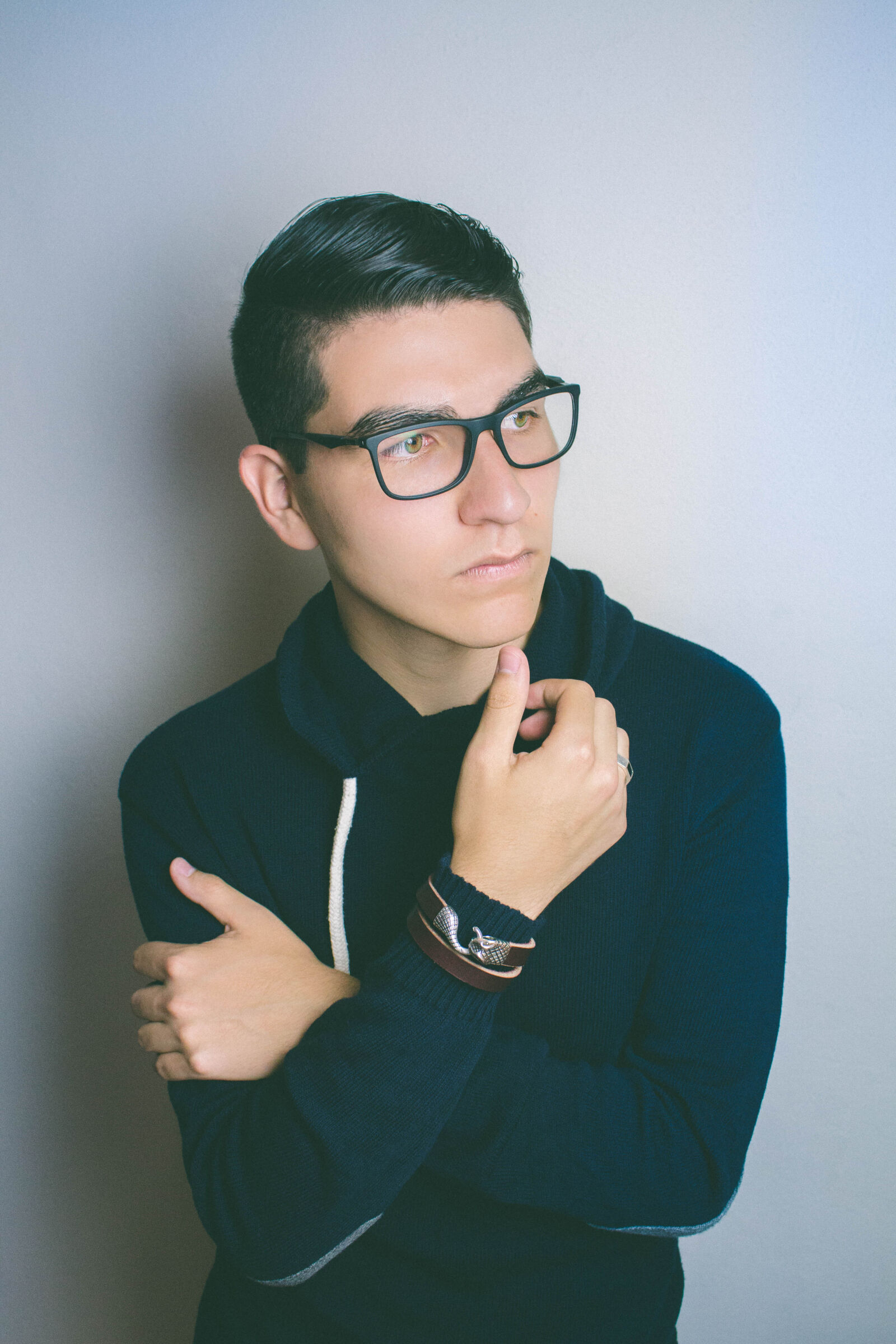 Canon EOS 700D (EOS Rebel T5i / EOS Kiss X7i) sample photo. Man, wearing, eyeglasses, standing photography