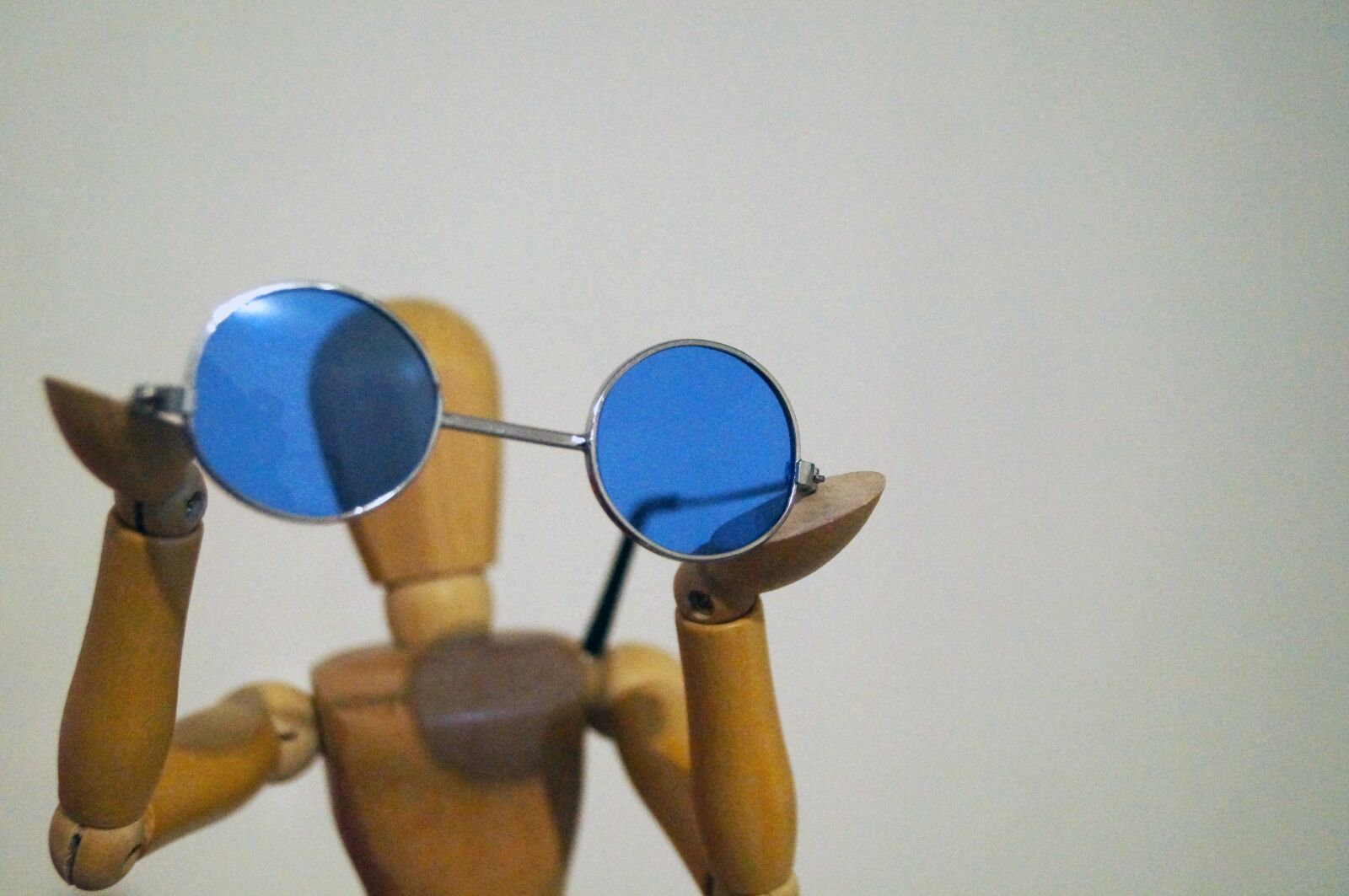 Sony SLT-A37 sample photo. Glasses, wood, manikin photography