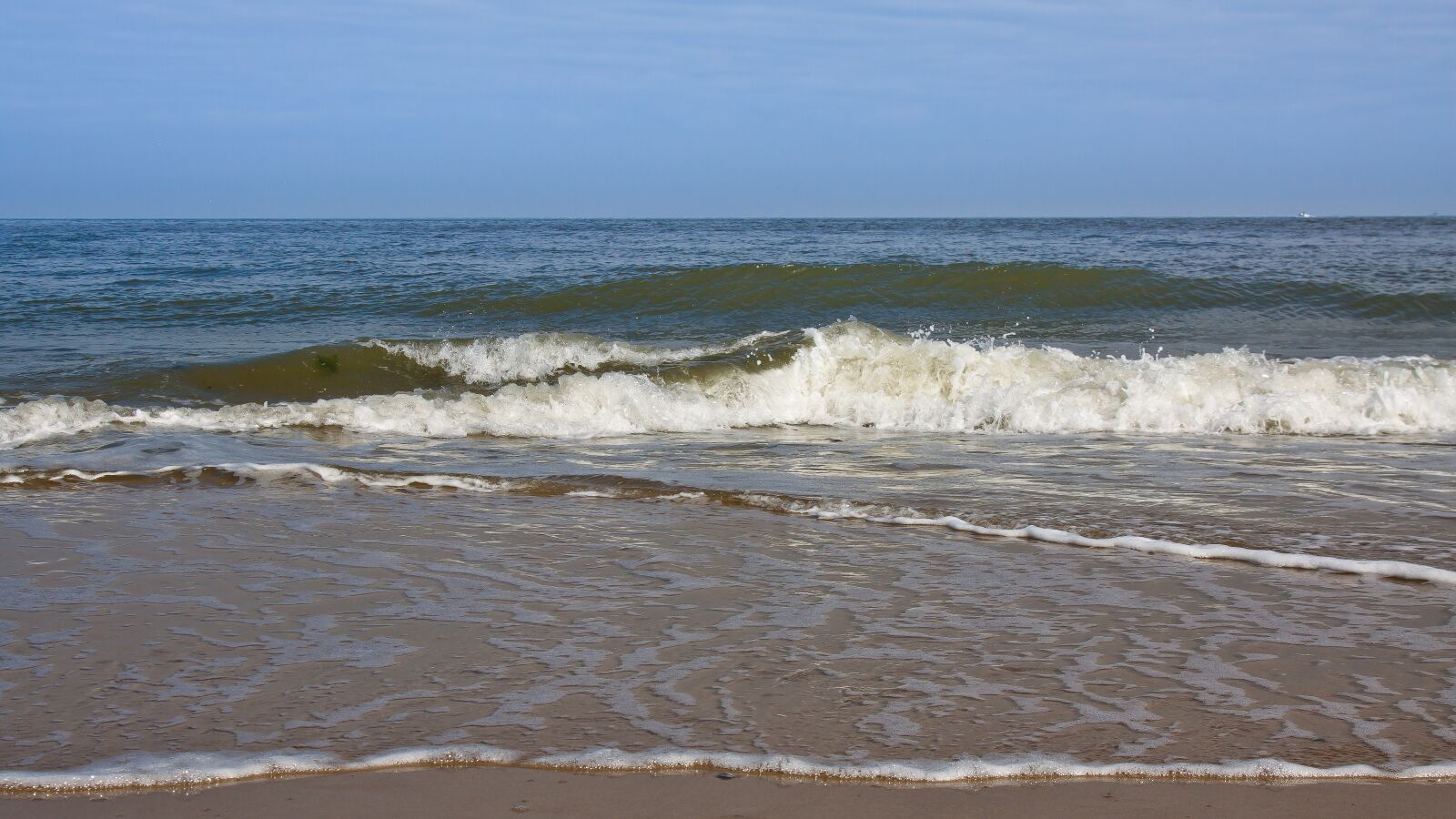 Canon EOS 50D + Canon EF 24-105mm F4L IS USM sample photo. Wave, beach, water photography